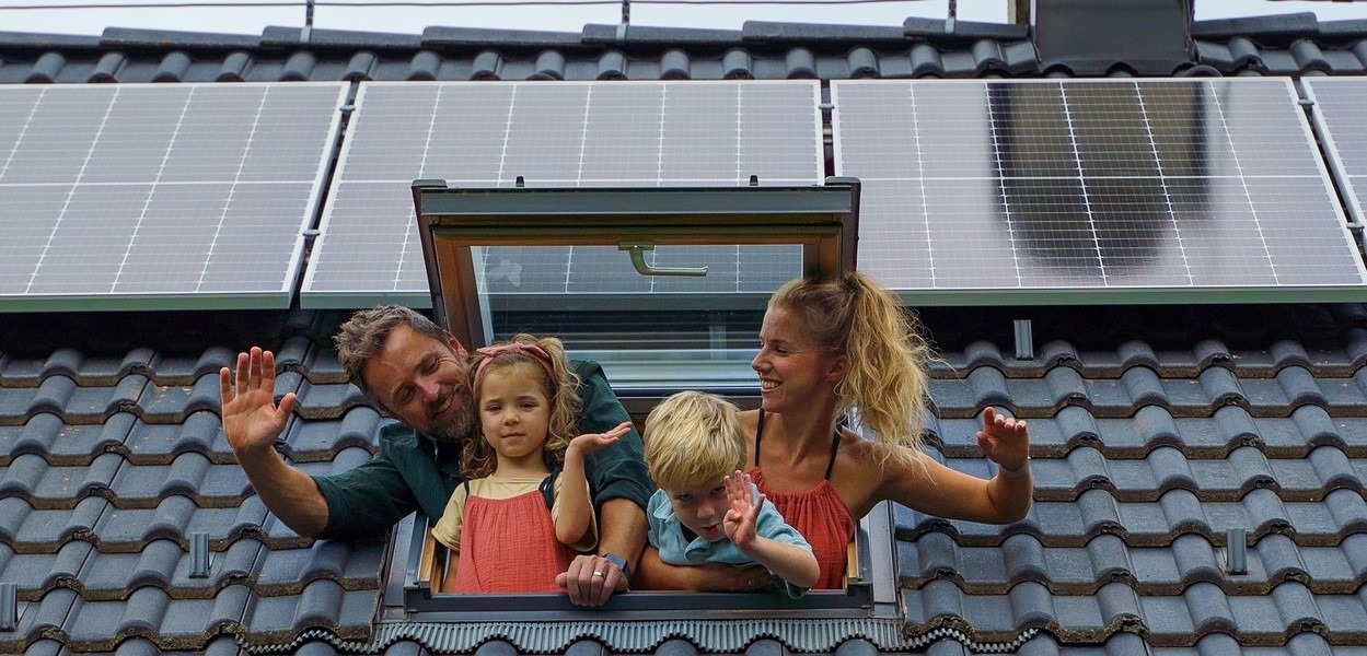 Jak na udržitelné a levnější bydlení? Cesta vede i přes soláry a vytápění ekopalivy. Poradí veletrh FOR ARCH